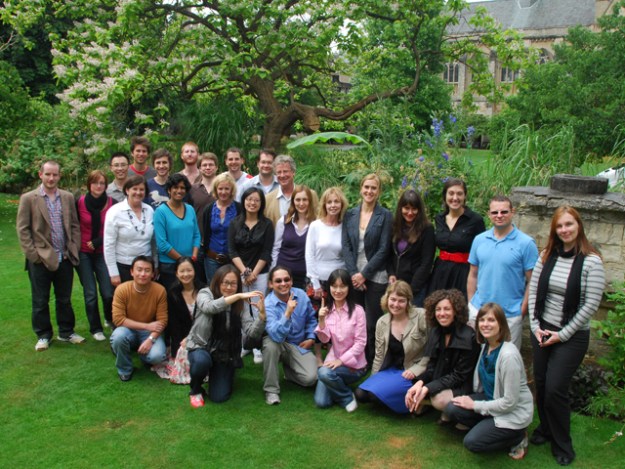 The SDP2010 group in Balliol College gardens. In centre (in purple), Dr Rebecca Eynon (SDP2010 convenor), and behind her, Professor Bill Dutton, OII Director.